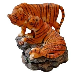 Westland 2670 Tiger Music Box "That's What Friends are for" 4.75" Tall 2002